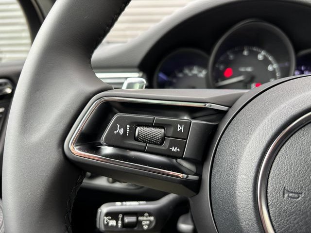Certified 2026 Porsche Macan AWD/4WD image 15