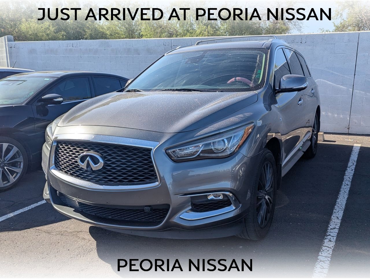 Used 2017 INFINITI QX60 Luxe w/ Deluxe Technology Package AWD/4WD image 1