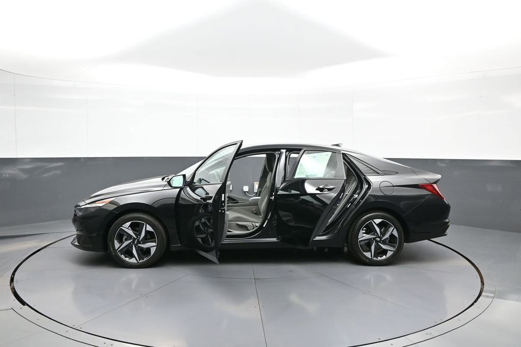 Used 2023 Hyundai Elantra SEL w/ Convenience Package FWD image 42