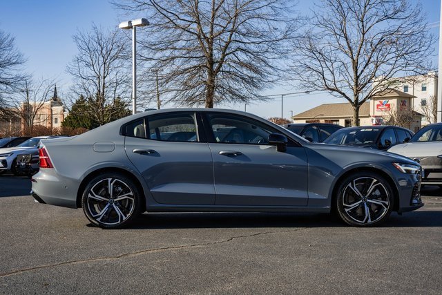 Used 2023 Volvo S60 T8 Plus image 3