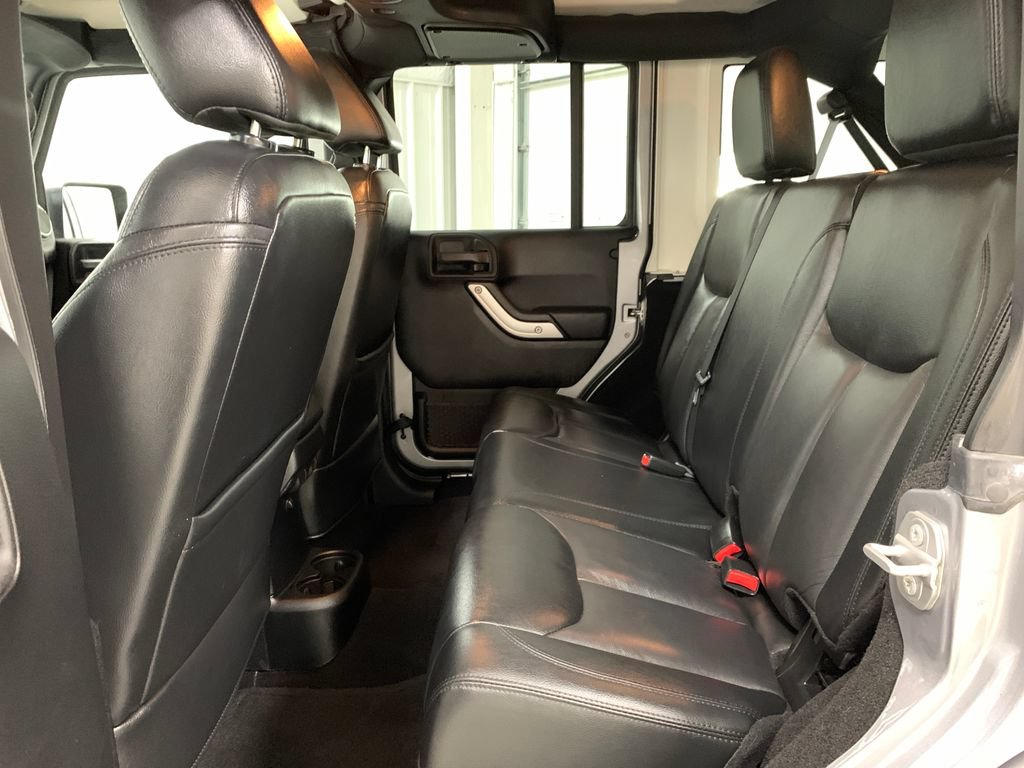 Used 2015 Jeep Wrangler Unlimited Sahara w/ Connectivity Group AWD/4WD image 19