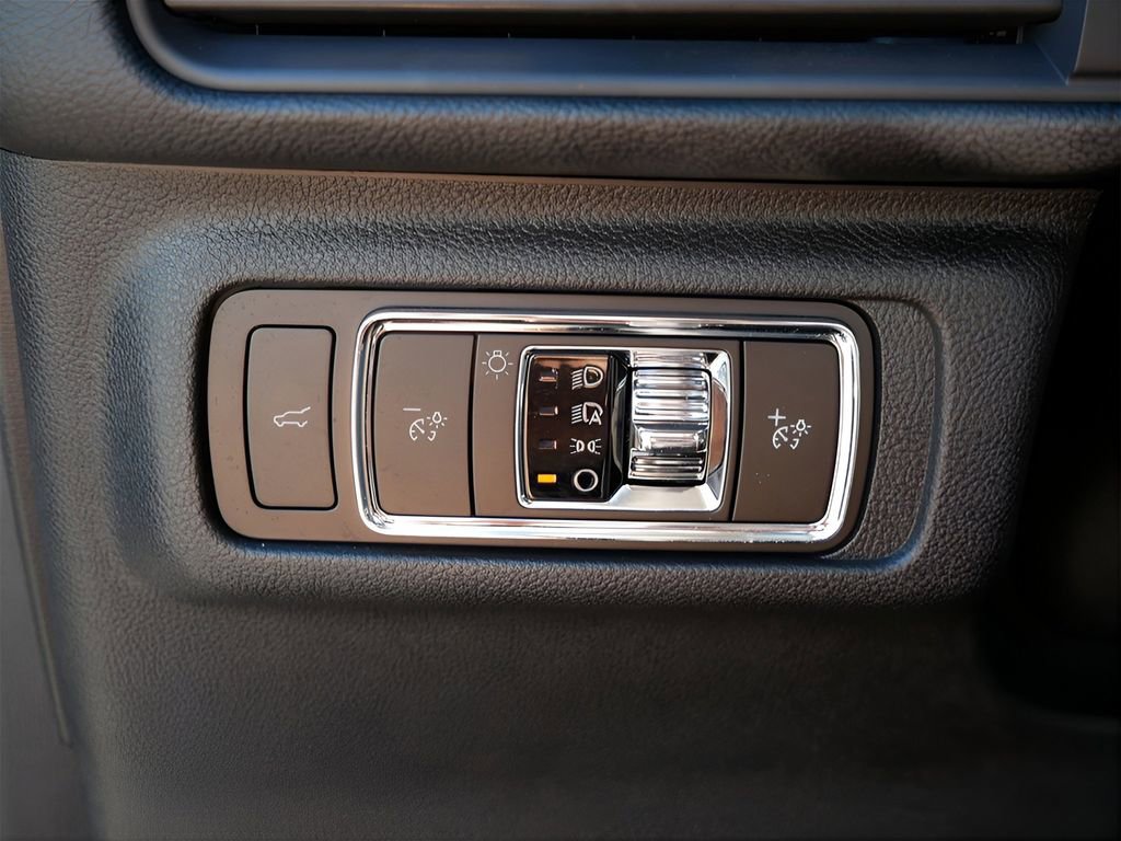 Used 2023 Lincoln Corsair Reserve w/ Equipment Group 201A AWD/4WD image 17
