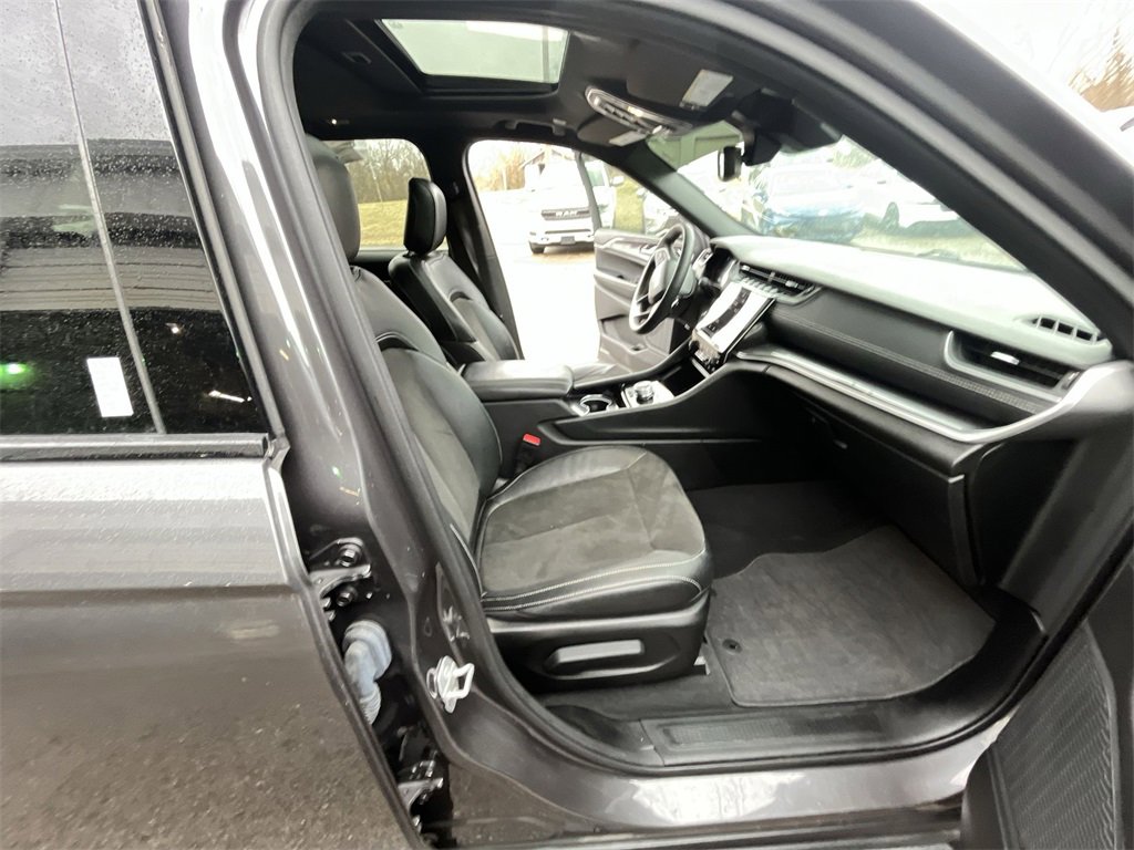 Used 2023 Jeep Grand Cherokee Altitude image 24