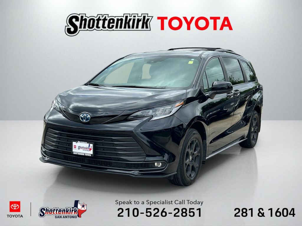 Certified 2025 Toyota Sienna XLE Woodland Edition AWD/4WD image 1