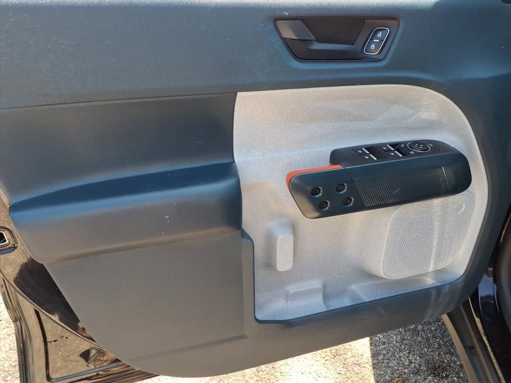 Certified 2023 Ford Maverick XLT FWD image 17