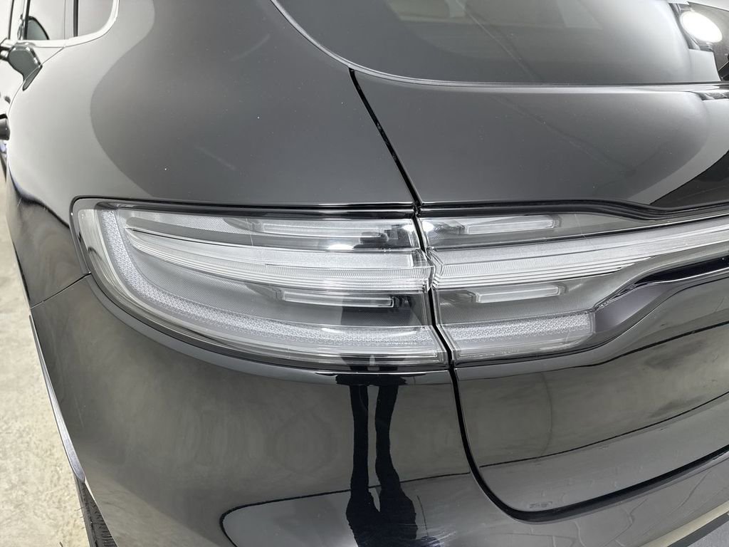 Certified 2025 Porsche Macan image 18