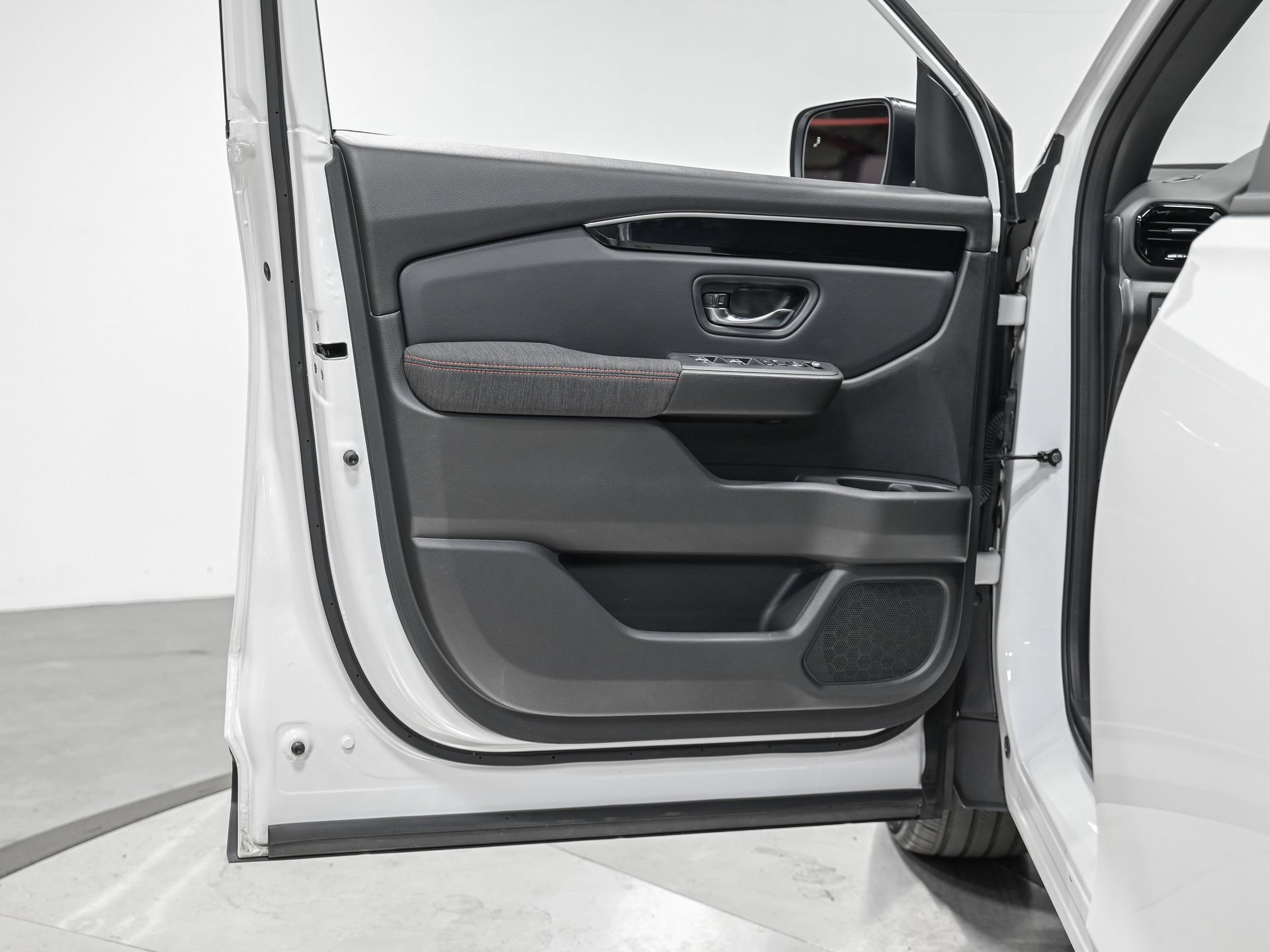 Used 2023 Honda Pilot Sport image 12