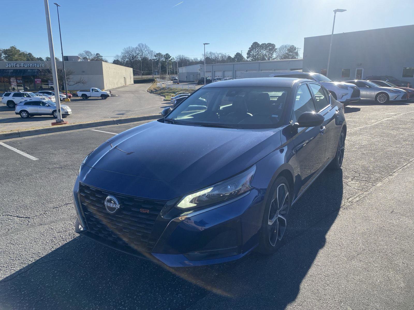 Used 2024 Nissan Altima 2.5 SR image 3