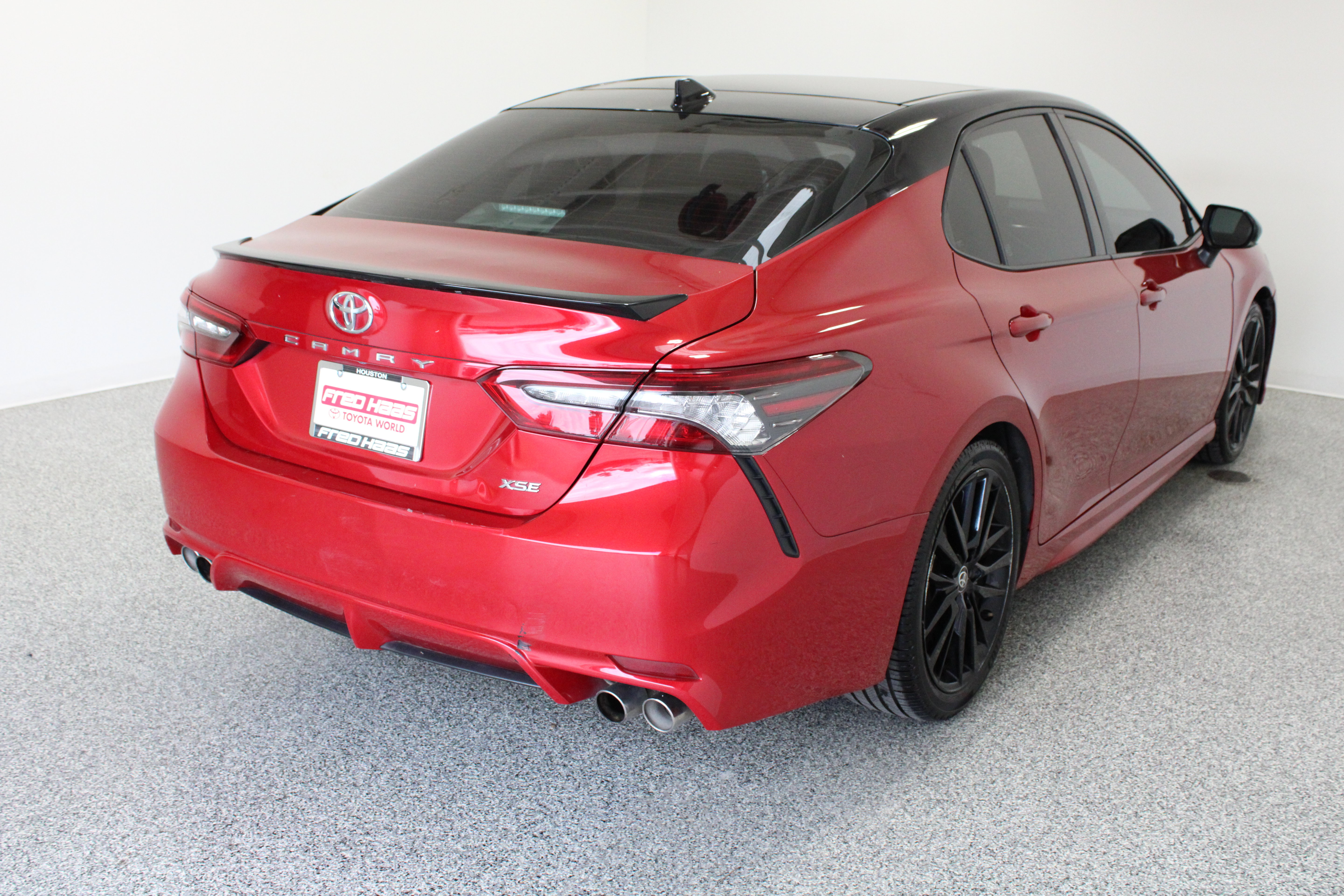 Used 2022 Toyota Camry XSE FWD image 7