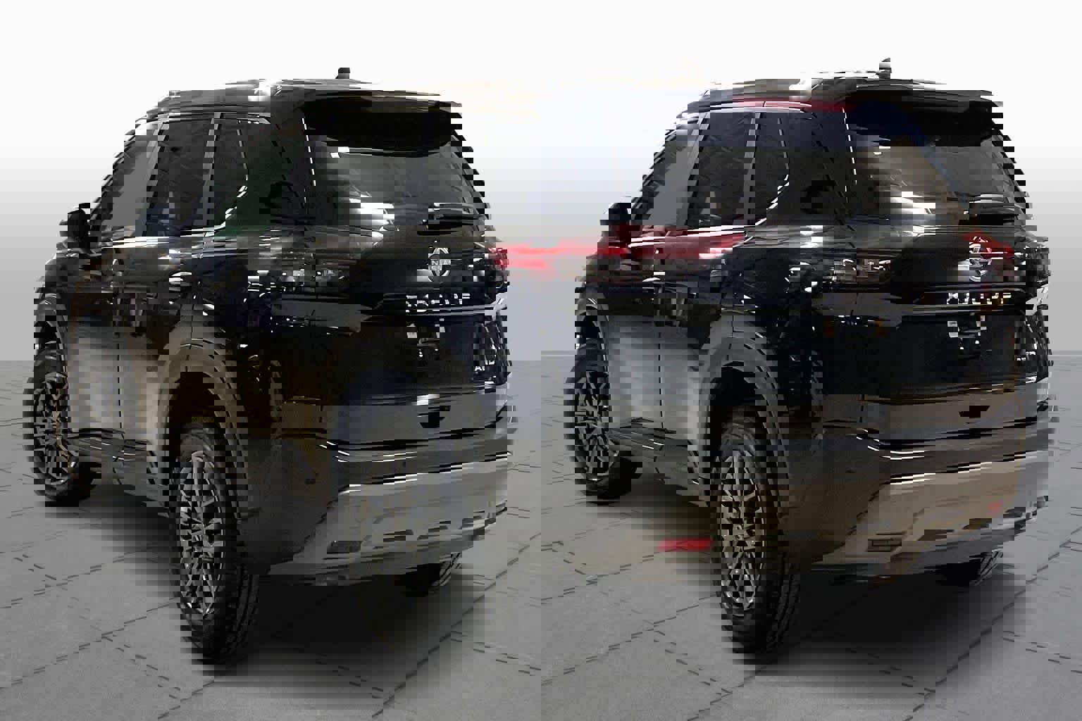 Used 2023 Nissan Rogue S image 12