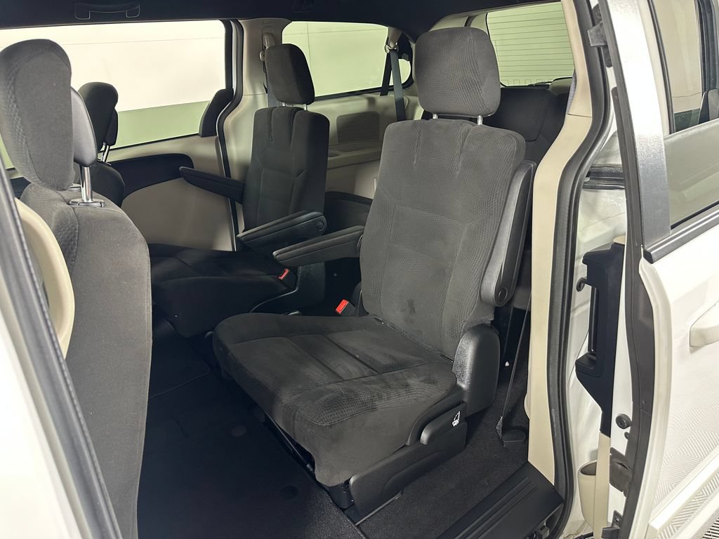 Used 2016 Dodge Grand Caravan SE FWD image 19