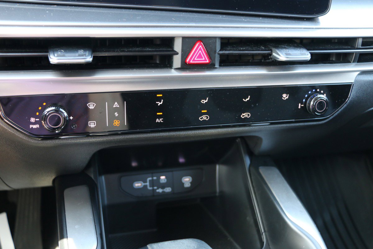 Used 2024 Kia Sorento LX image 21