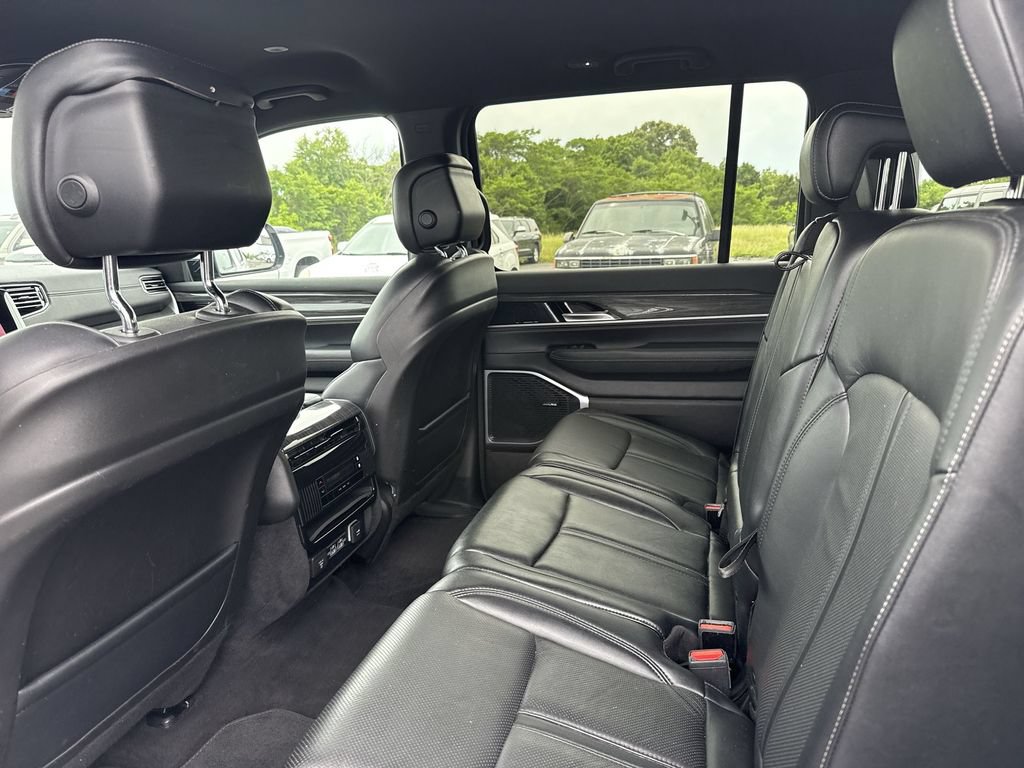Used 2022 Jeep Wagoneer Series II AWD/4WD image 32