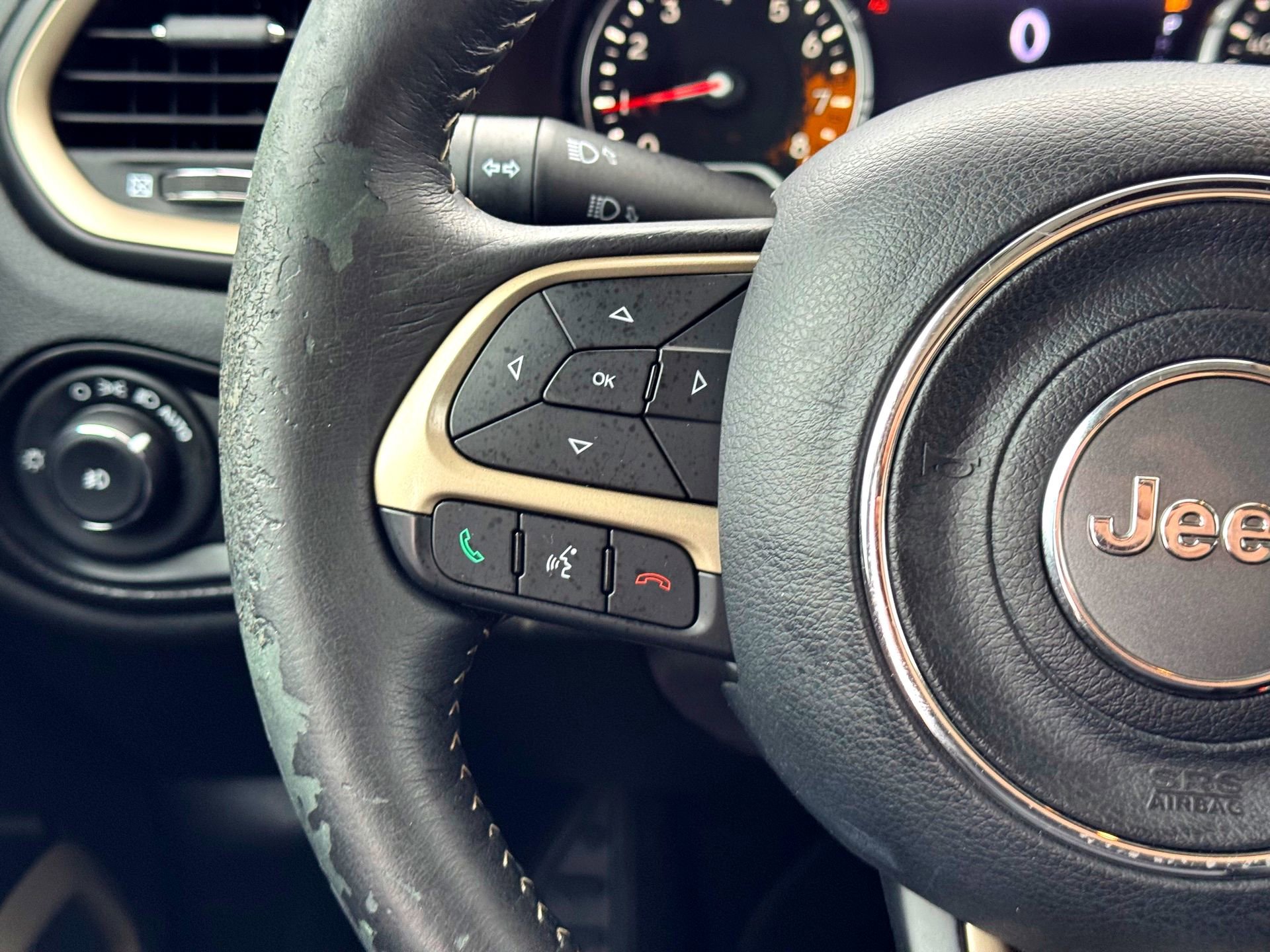 Used 2016 Jeep Renegade Limited image 22