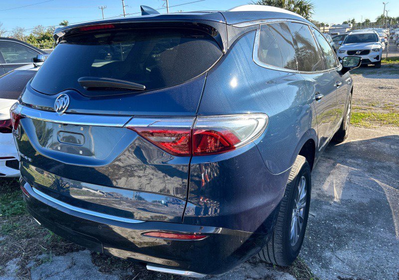 Used 2023 Buick Enclave Essence image 4