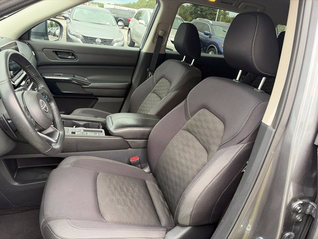 Used 2024 Nissan Pathfinder SV w/ Lighting Package (N92) FWD image 27