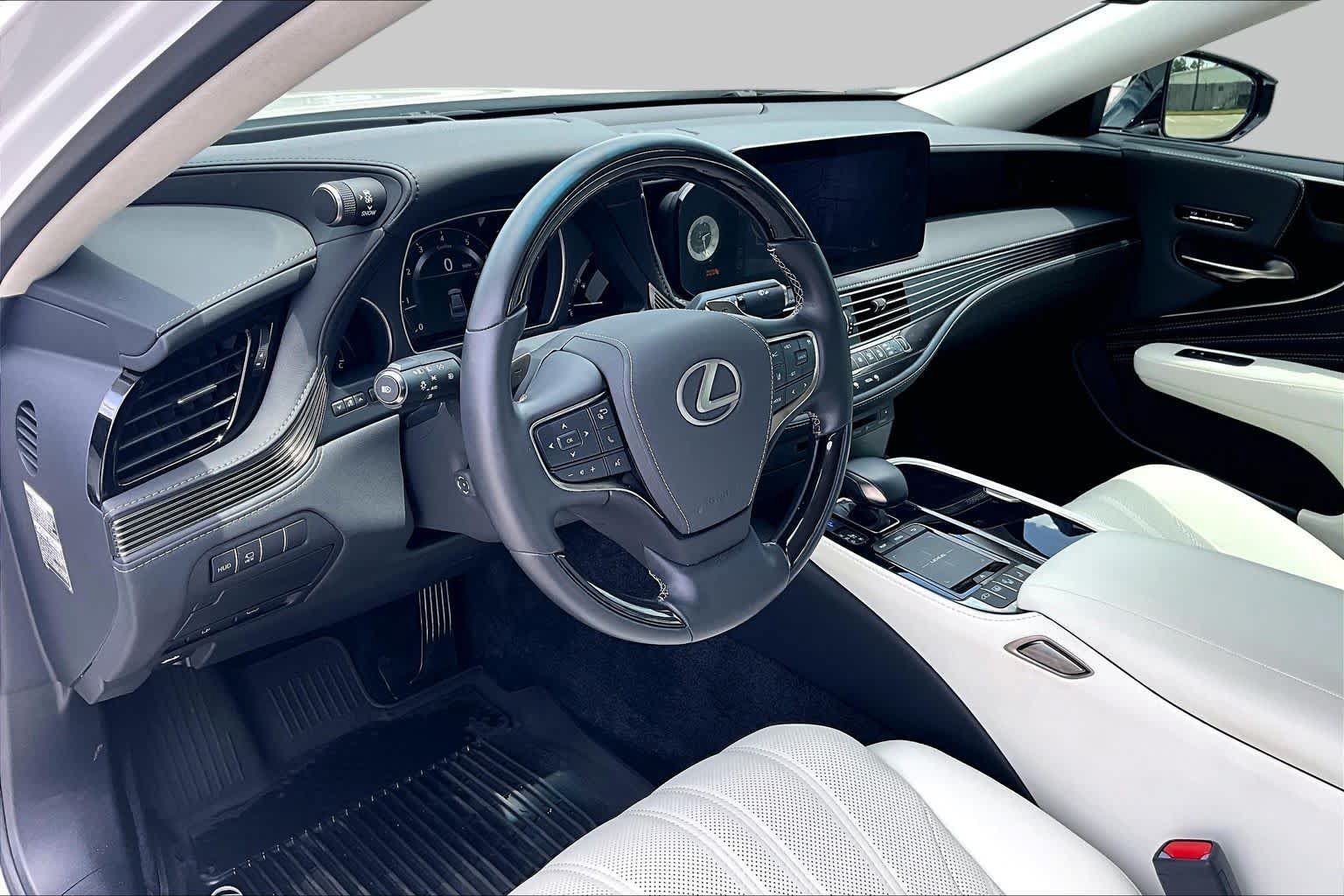 Used 2022 Lexus LS 500 w/ Interior Upgrade Package RWD image 18