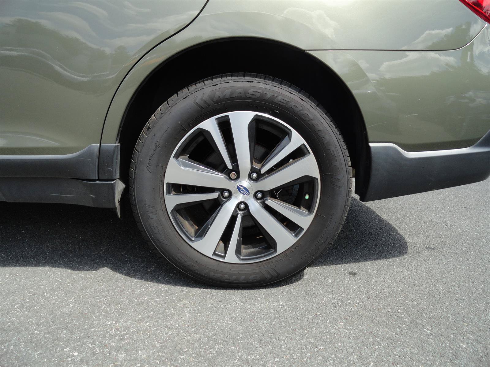 Used 2019 Subaru Outback 2.5i Limited AWD/4WD image 9