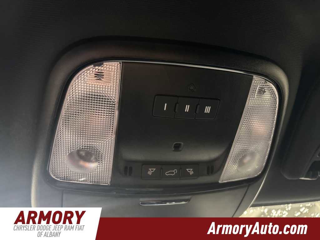 Used 2025 Dodge Durango GT image 23