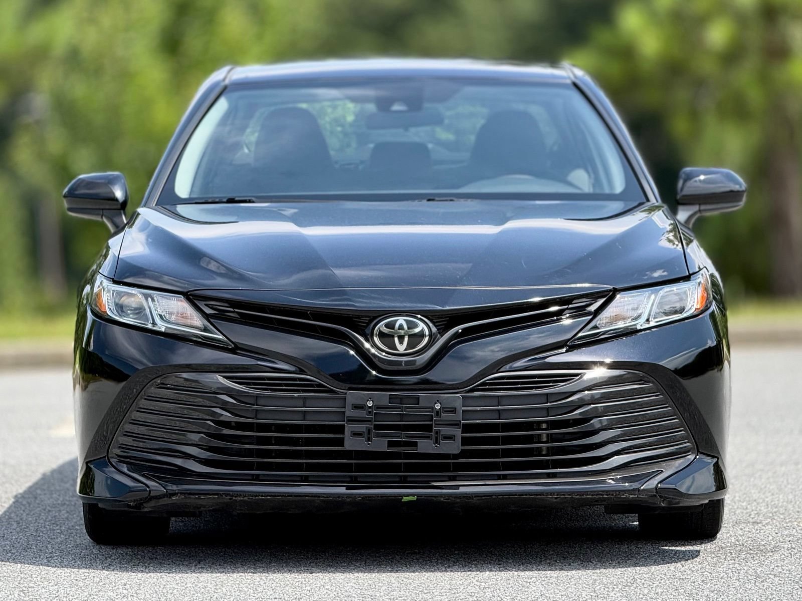 Used 2018 Toyota Camry LE FWD image 3