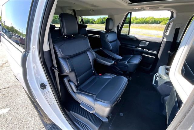 Used 2025 Ford Expedition Max Platinum AWD/4WD image 25