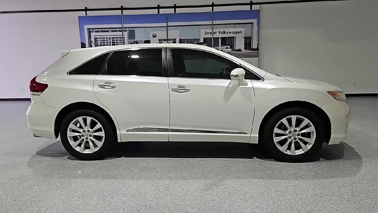 Used 2013 Toyota Venza XLE FWD image 9