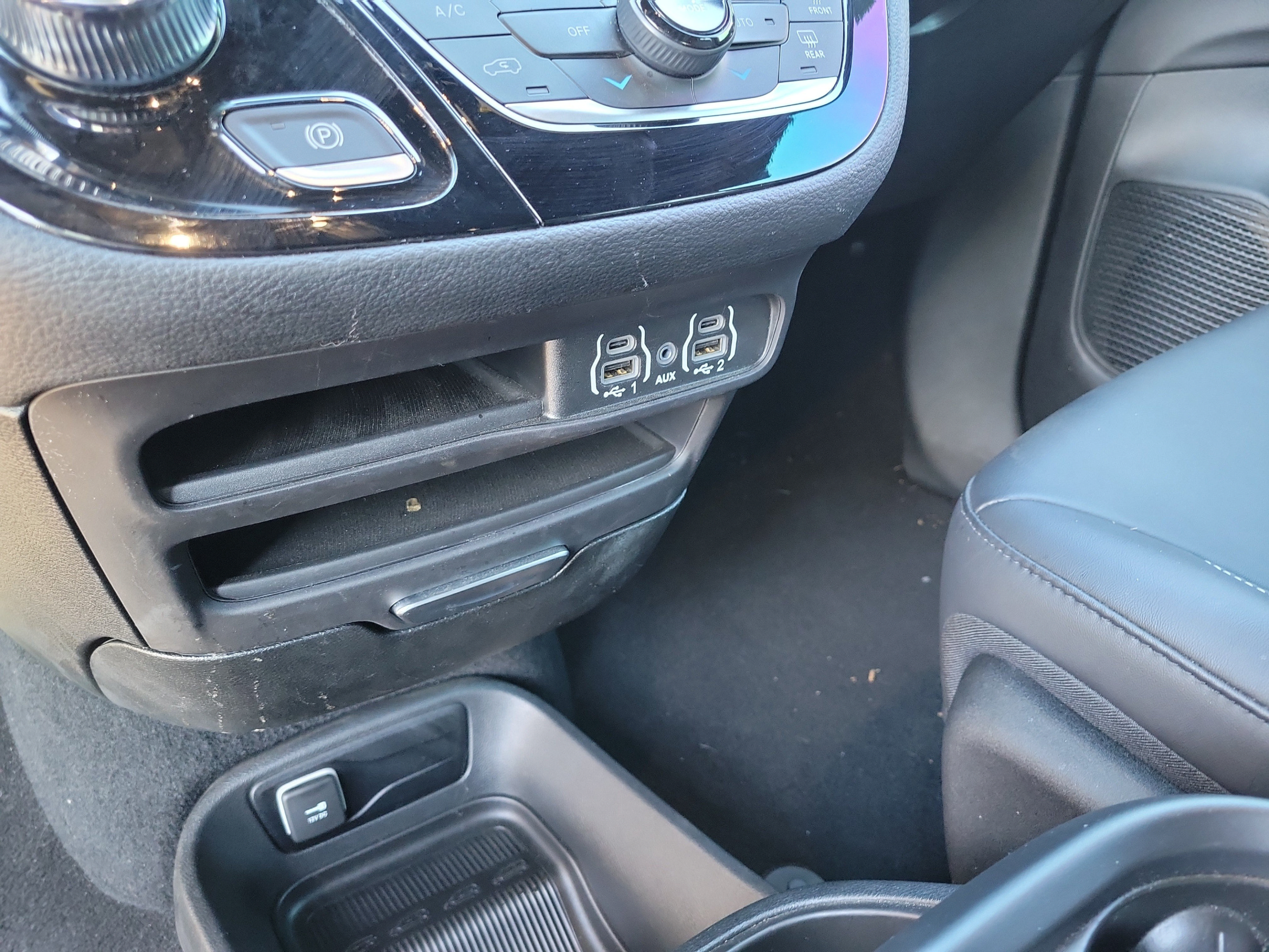Used 2025 Chrysler Pacifica Select AWD/4WD image 19