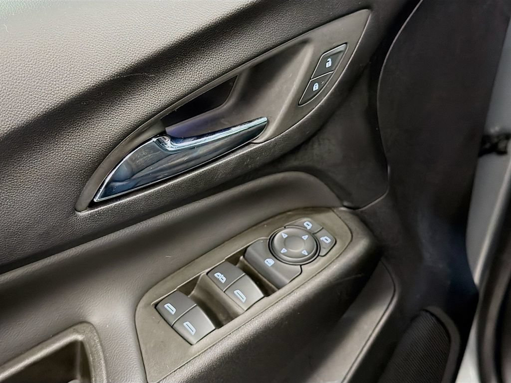 Used 2023 Chevrolet Equinox LT w/ LPO, Floor Liner Package AWD/4WD image 19
