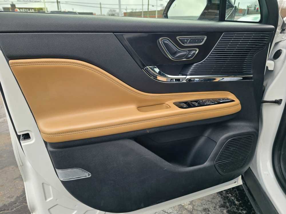 Used 2022 Lincoln Corsair Reserve w/ Equipment Group 201A image 13