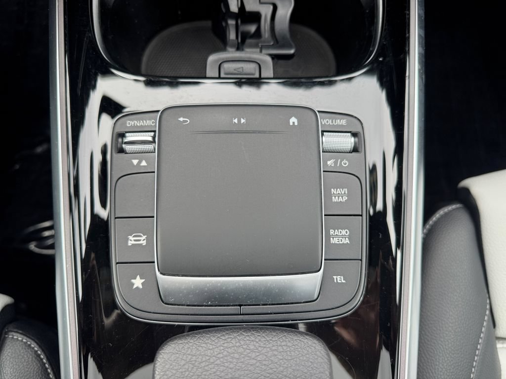 Used 2022 Mercedes-Benz GLB 250 4MATIC image 18