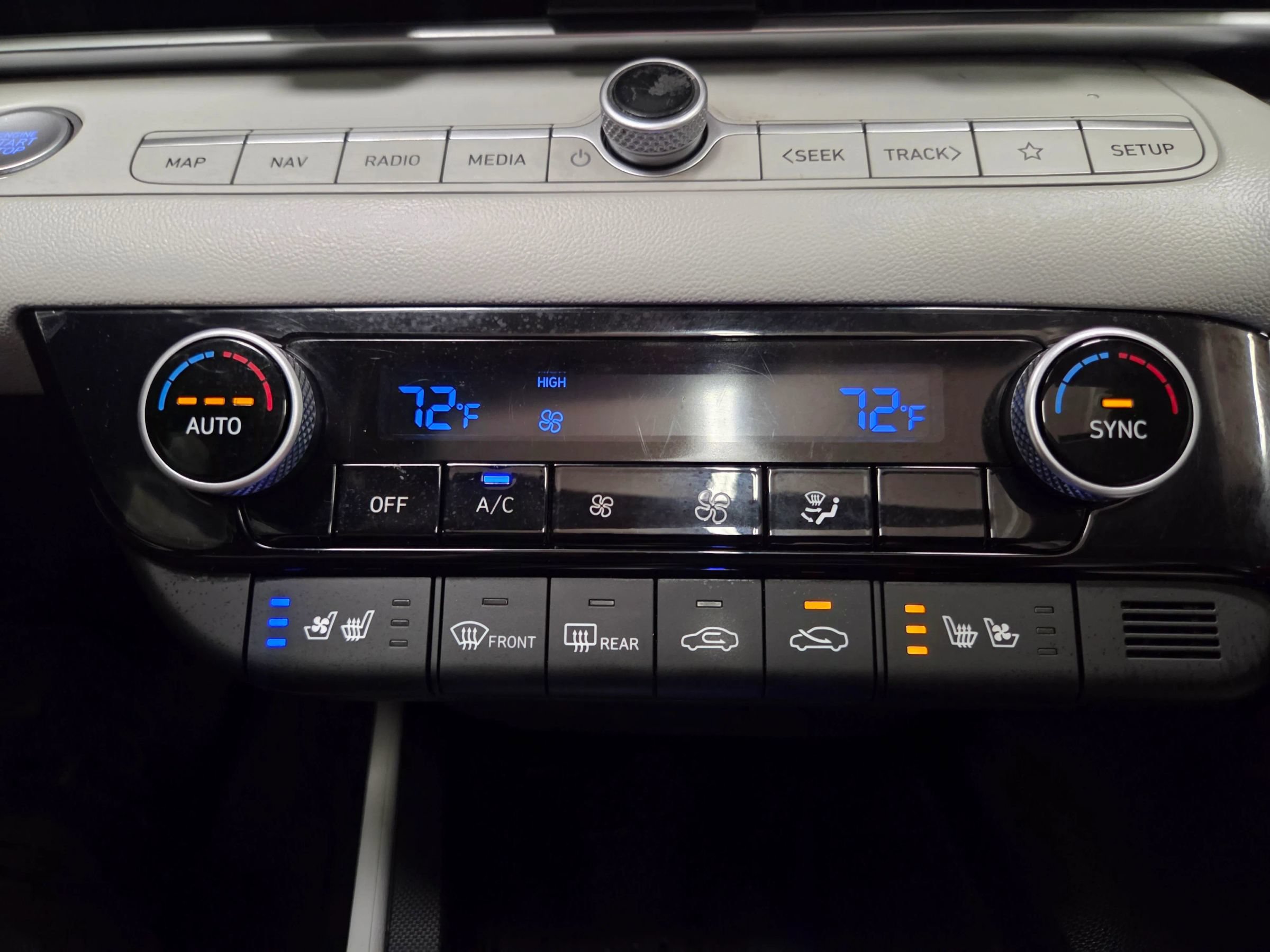 Used 2023 Hyundai Elantra Limited FWD image 27