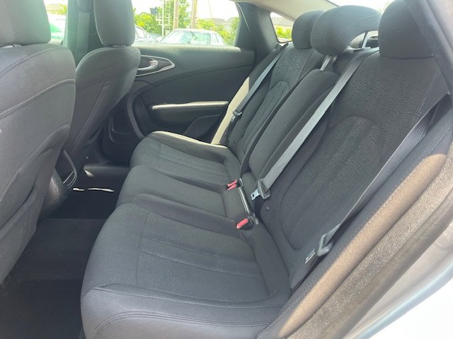 Used 2016 Chrysler 200 Limited FWD image 12