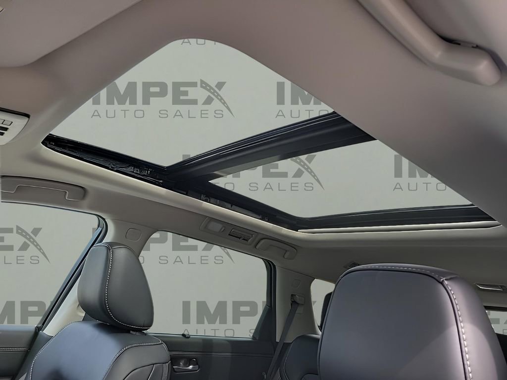 Used 2024 Nissan Pathfinder Platinum image 12