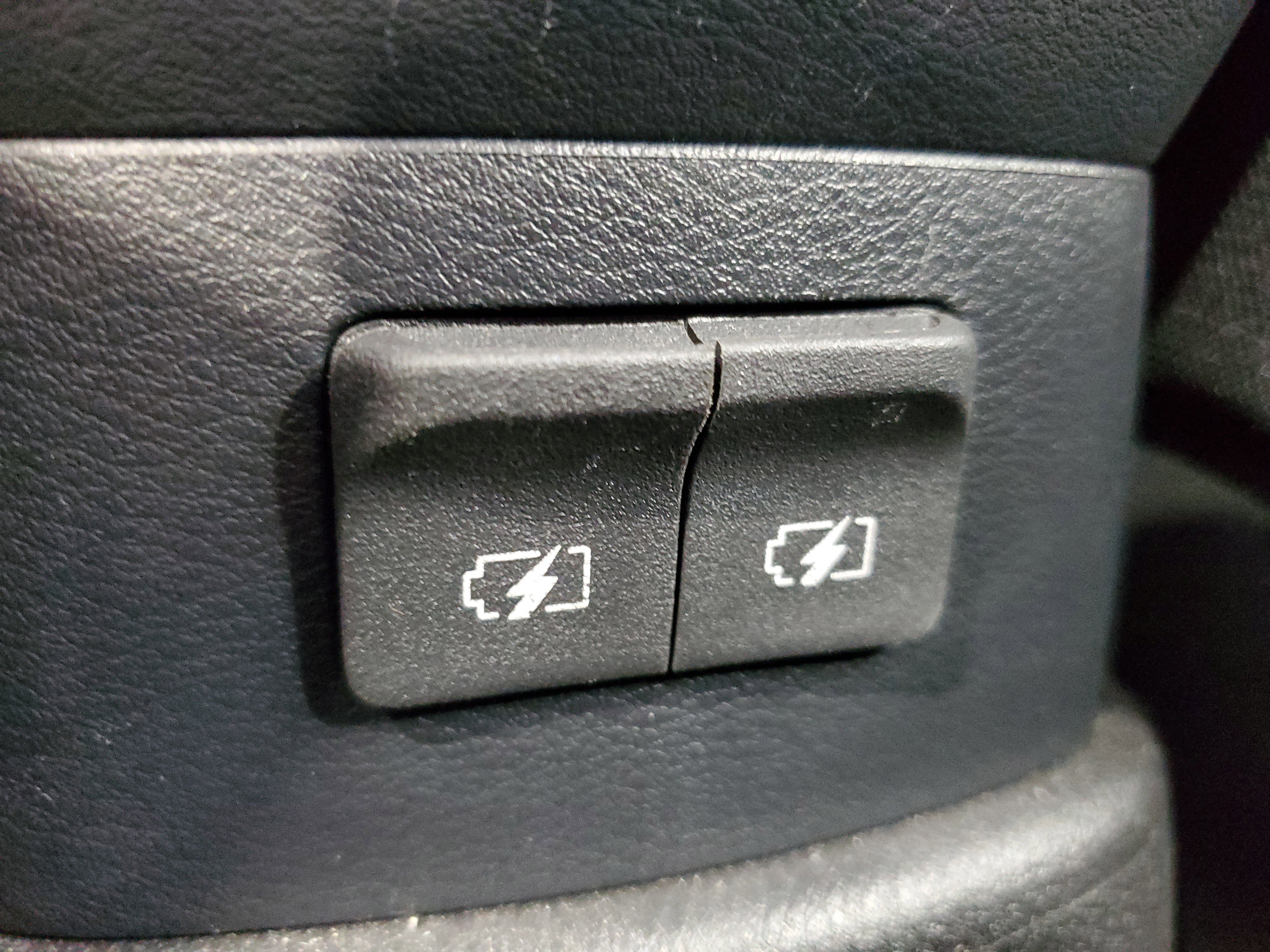 Used 2023 Nissan Kicks S FWD image 13