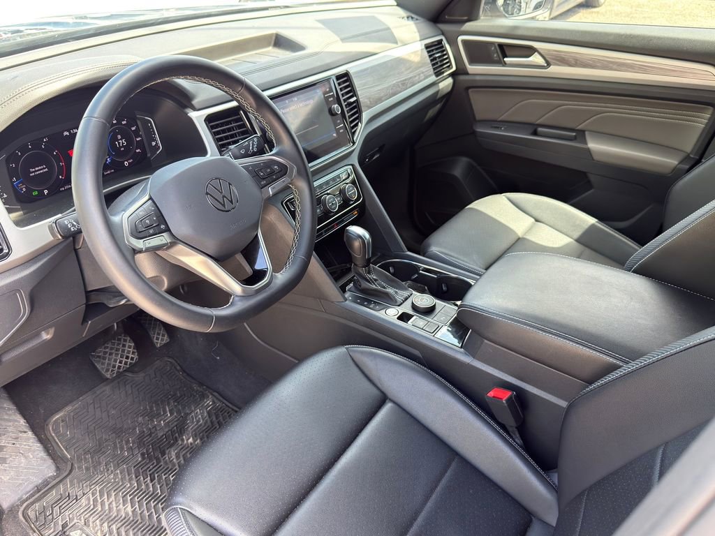 Used 2023 Volkswagen Atlas Cross Sport SE w/ Black Wheel Package image 10