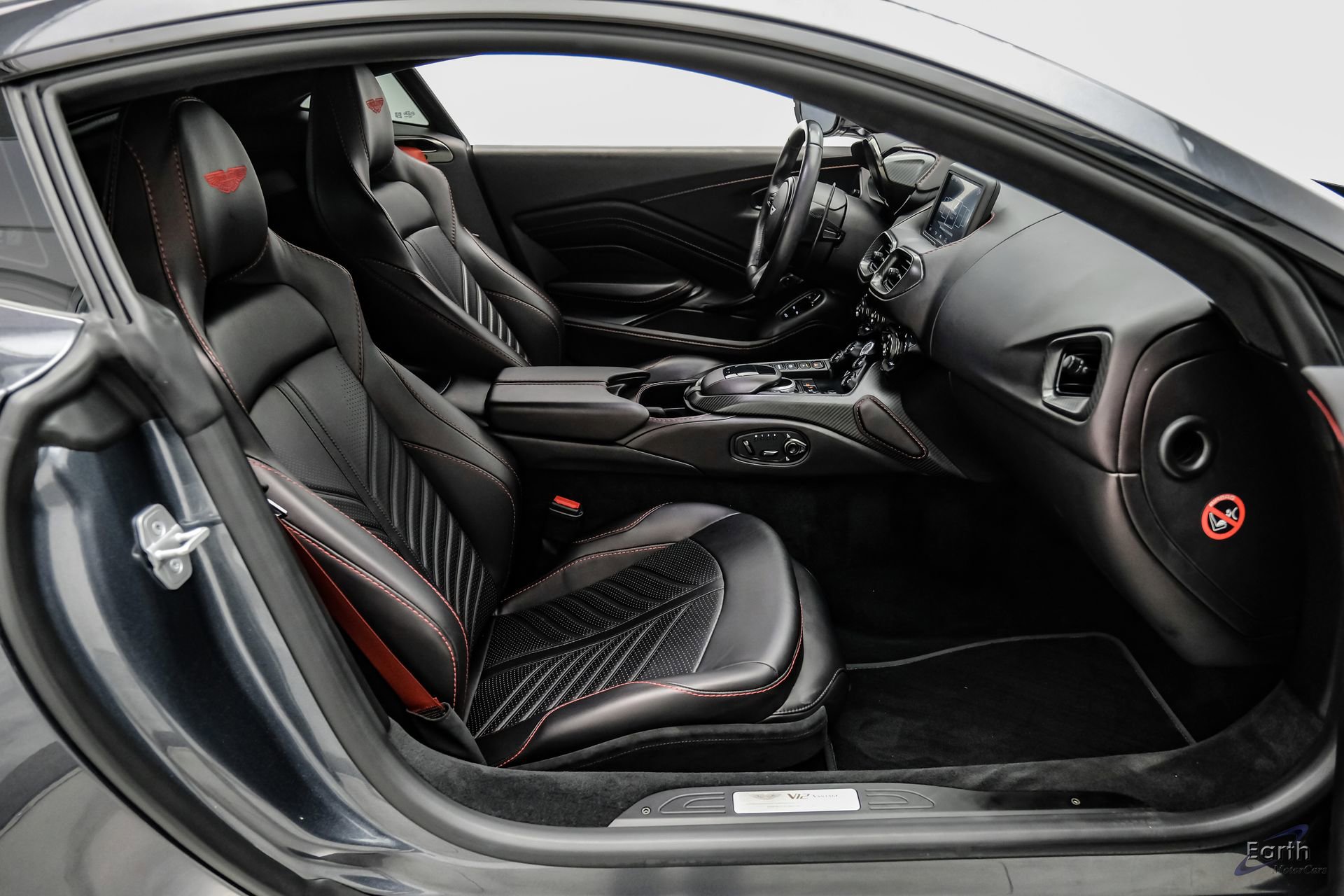 Used 2023 Aston Martin V12 Vantage RWD image 56
