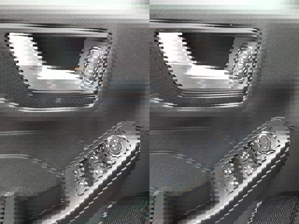 Used 2025 Ford Escape ST-Line Select image 16