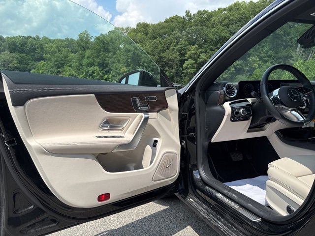 Used 2024 Mercedes-Benz CLA 250 4MATIC image 19