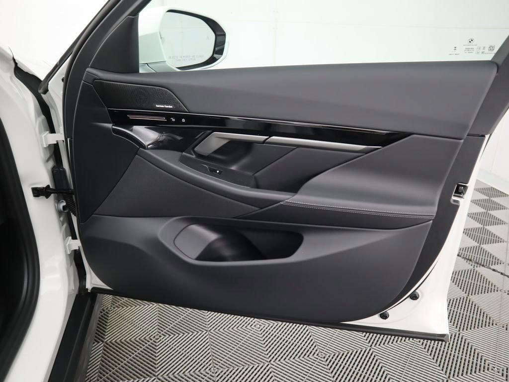 Certified 2025 BMW 530i 530i image 27