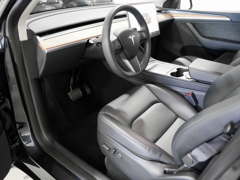Used 2024 Tesla Model Y Long Range AWD/4WD image 9