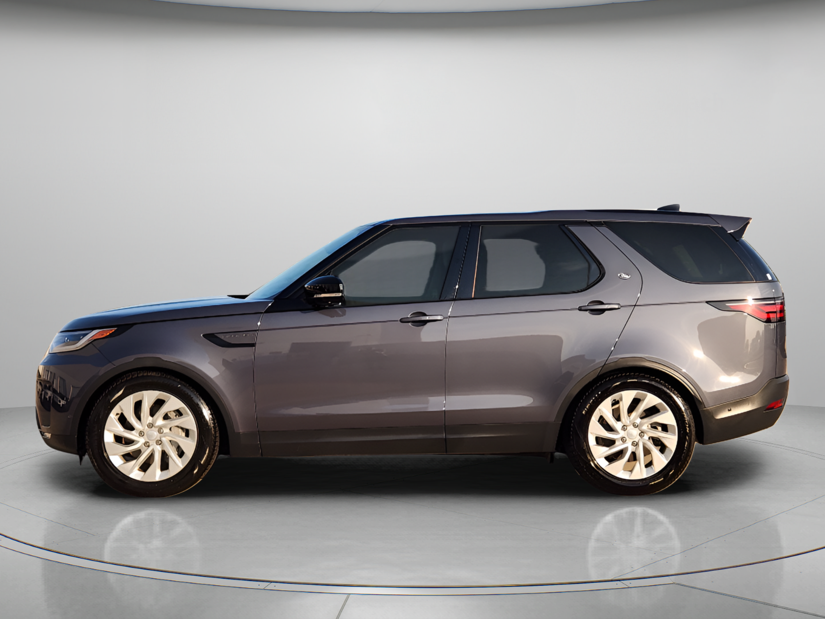 Used 2026 Land Rover Discovery S AWD/4WD image 2