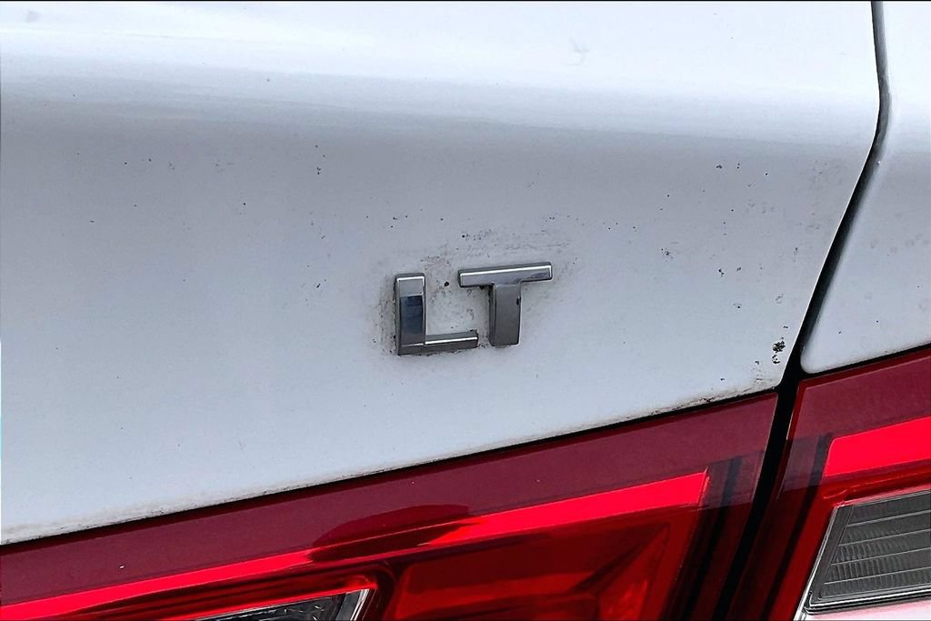 Used 2017 Chevrolet Malibu LT FWD image 28