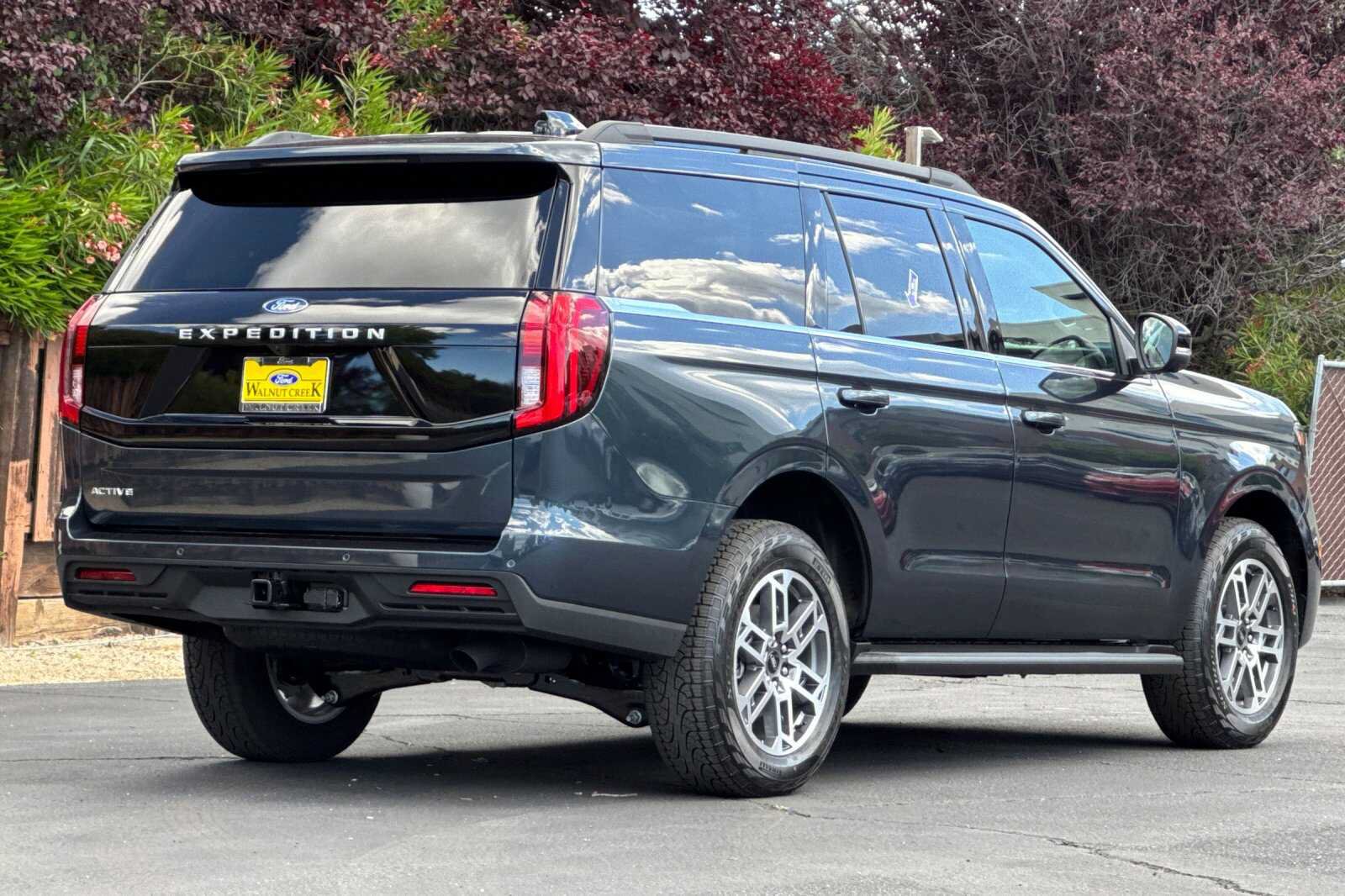 New 2026 Ford Expedition Active AWD/4WD image 4