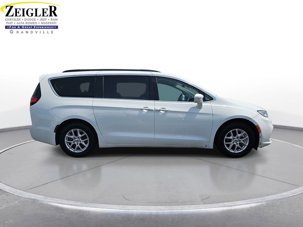 Certified 2022 Chrysler Pacifica Touring-L FWD image 4