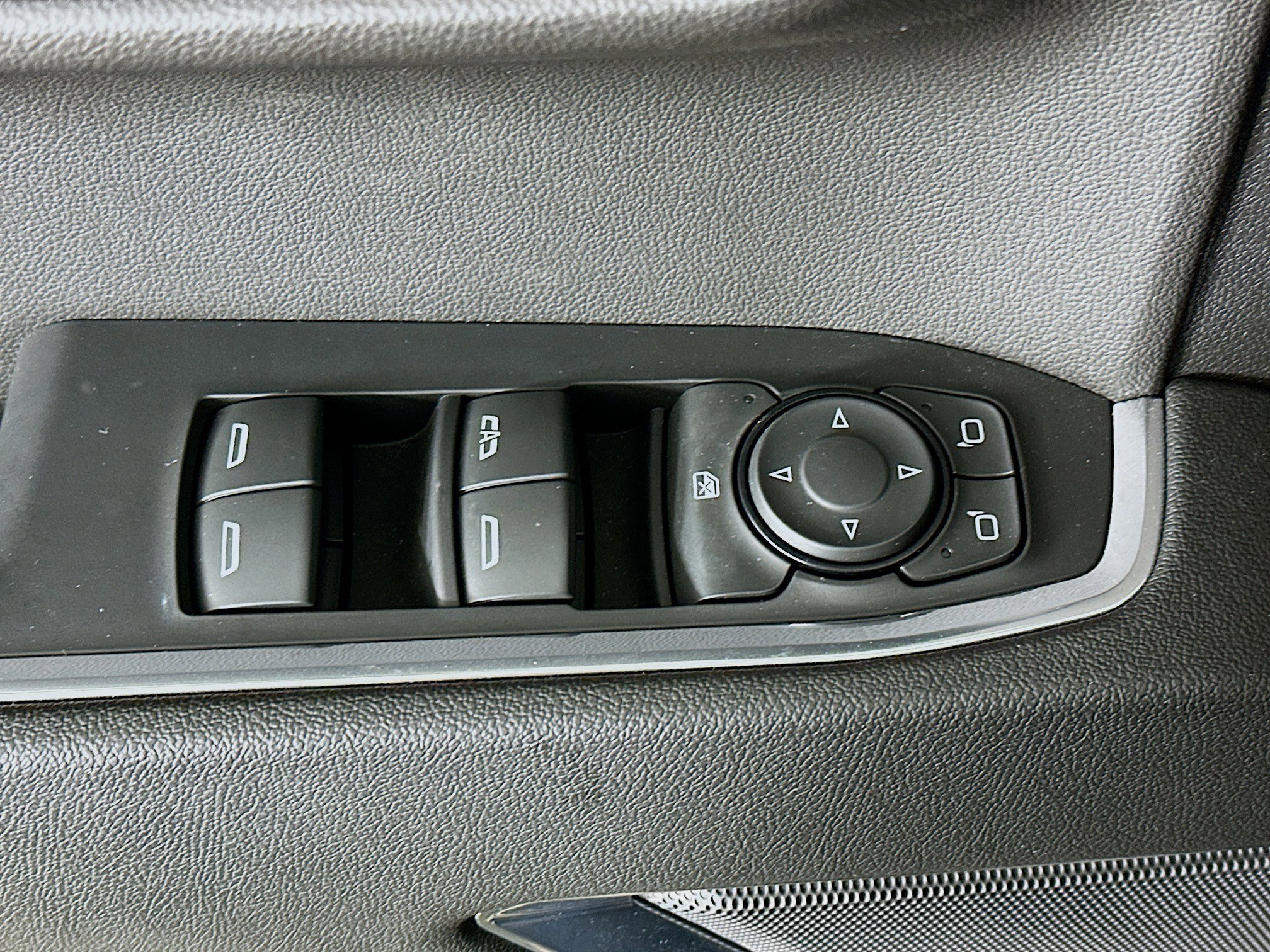 Used 2024 Chevrolet Silverado 1500 LT image 15