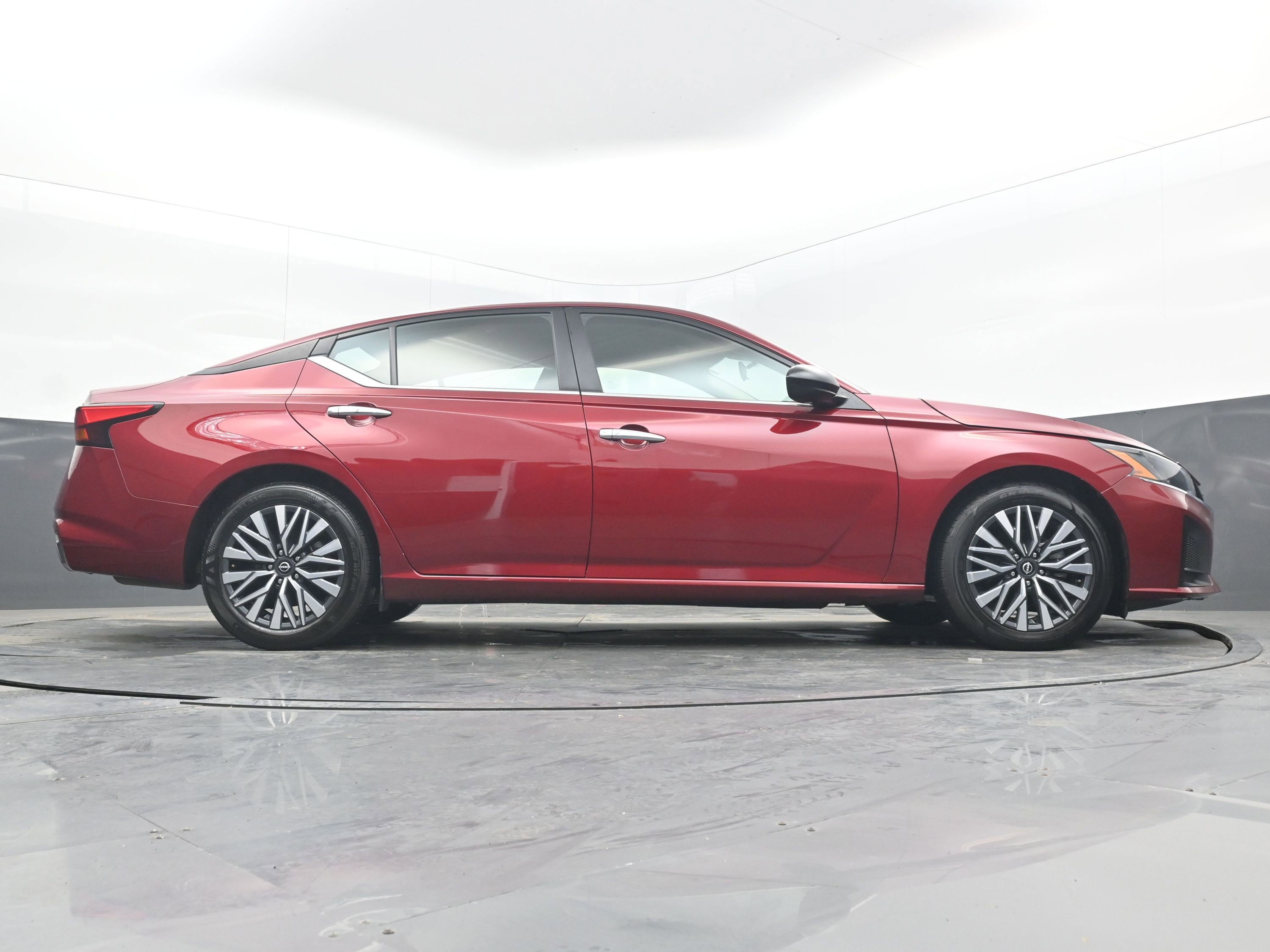 Used 2024 Nissan Altima 2.5 SV image 27