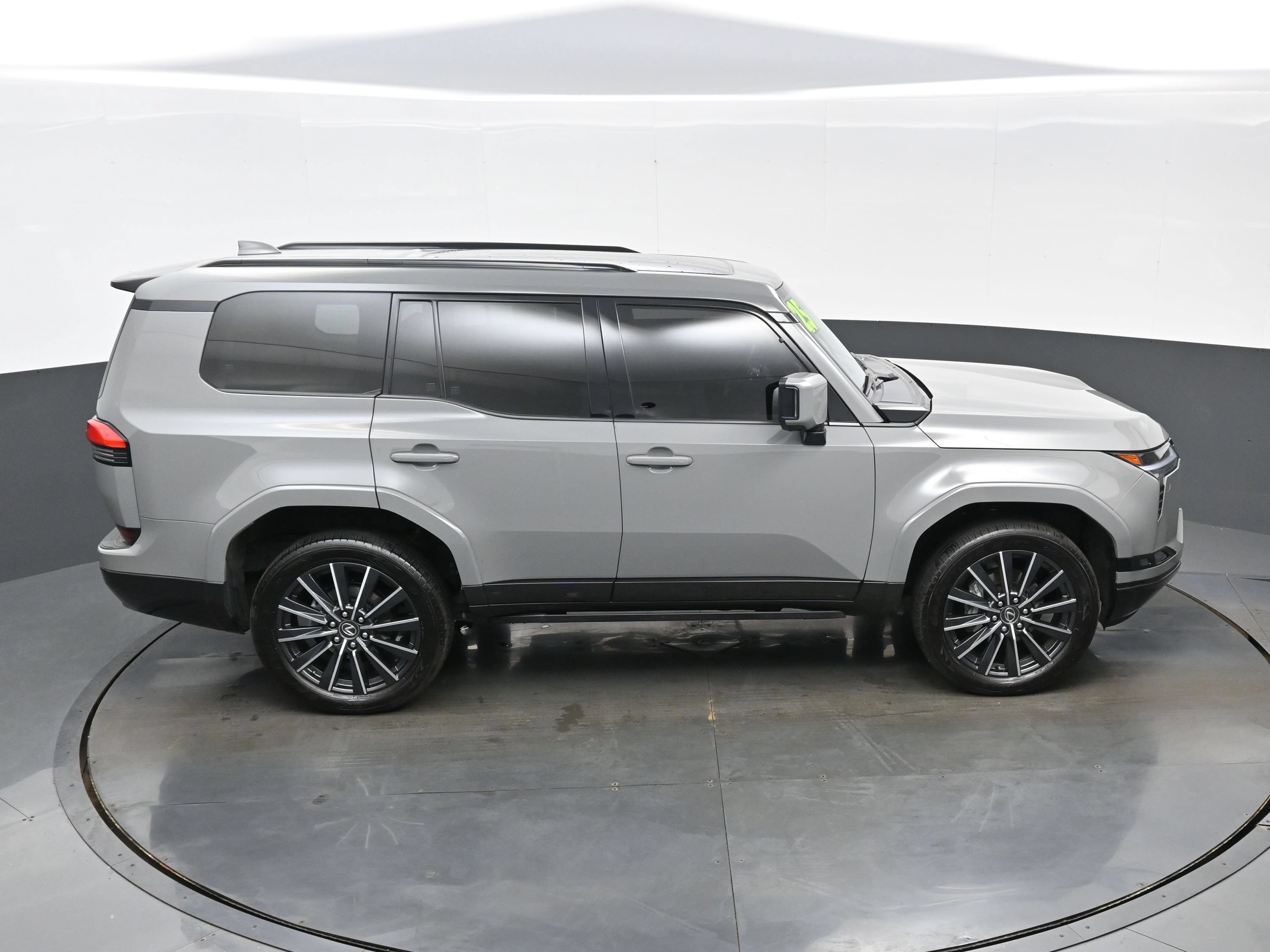 Used 2025 Lexus GX 550 w/ Accessory Package (2T) AWD/4WD image 40