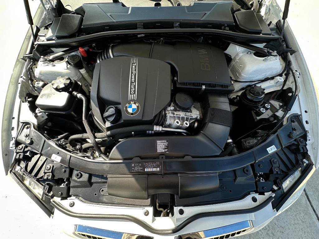Used 2013 BMW 335i Convertible image 8