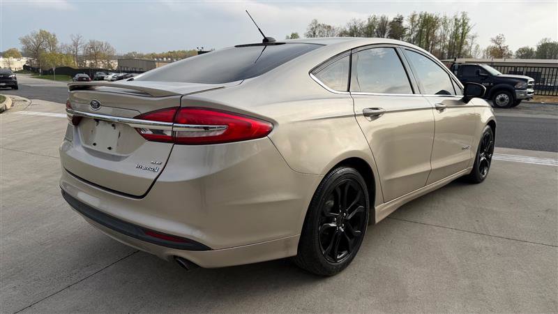 Used 2018 Ford Fusion SE w/ Equipment Group 601A FWD image 5