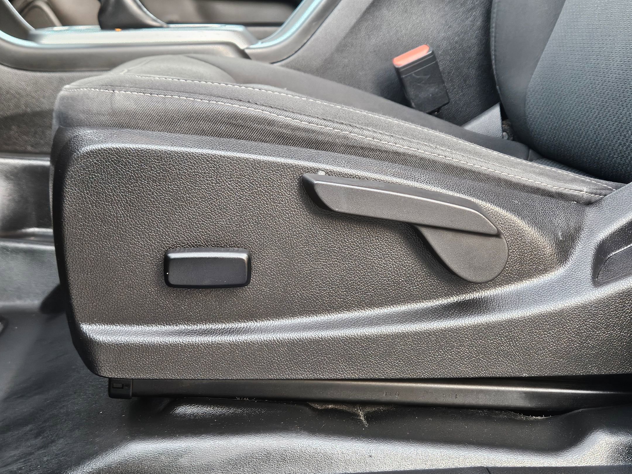 Used 2022 Chevrolet Colorado LT w/ Fleet Safety Package image 19